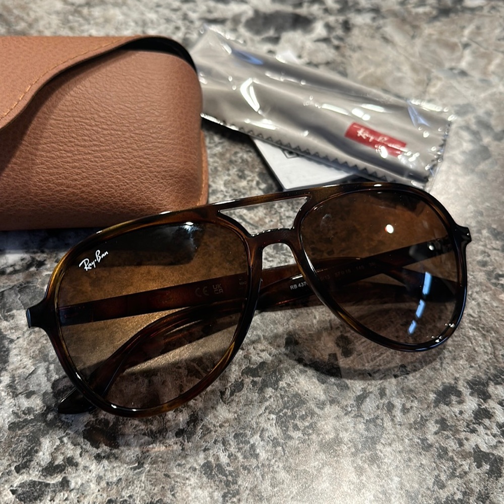 Ray-Bans Authentic
